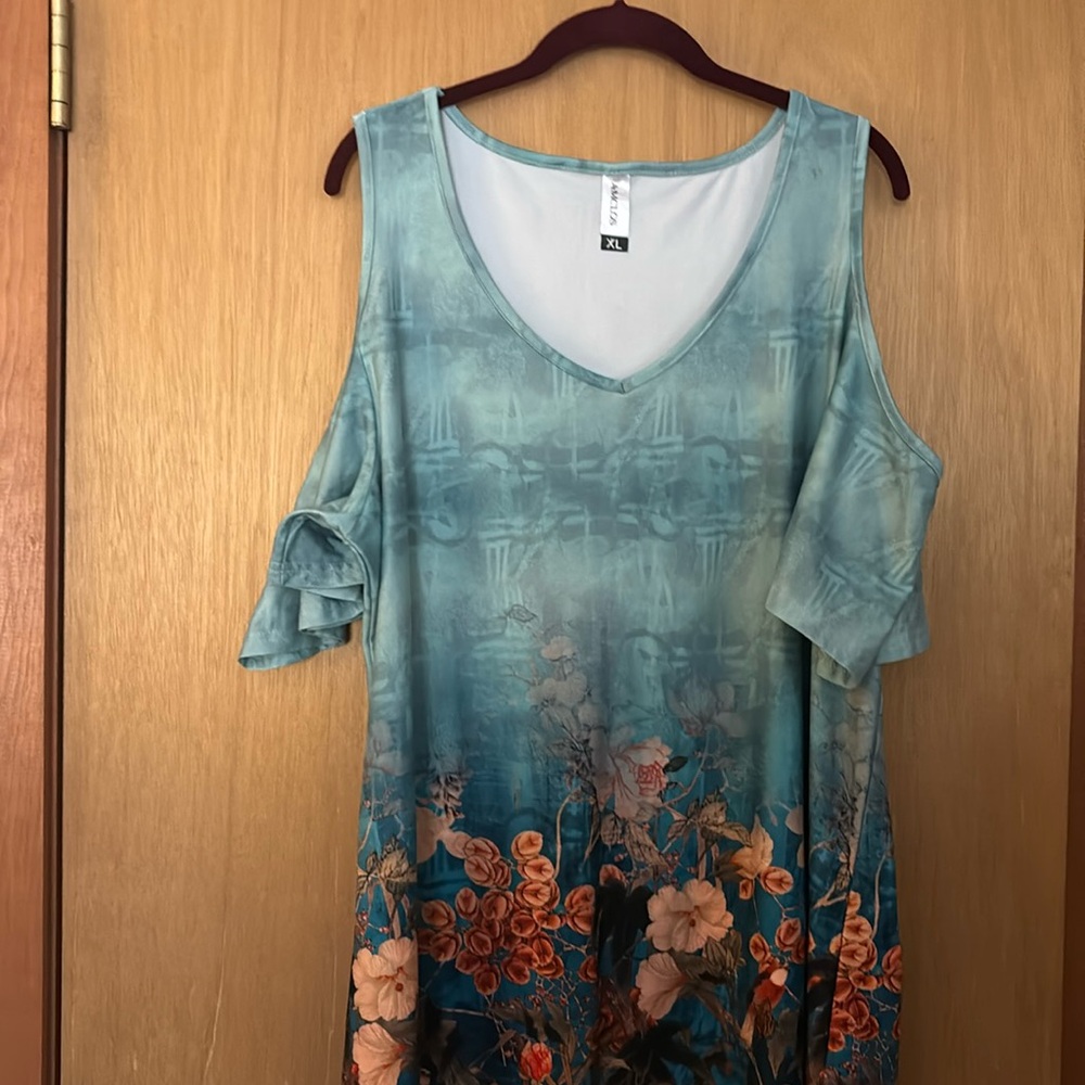 Cold Shoulder Top XL pretty floral design